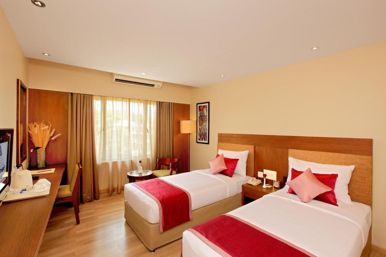 Отель Park Residency Adoor Adur Экстерьер фото