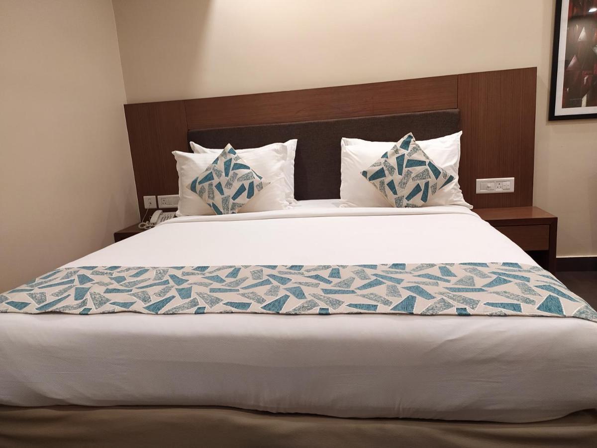 Отель Park Residency Adoor Adur Экстерьер фото