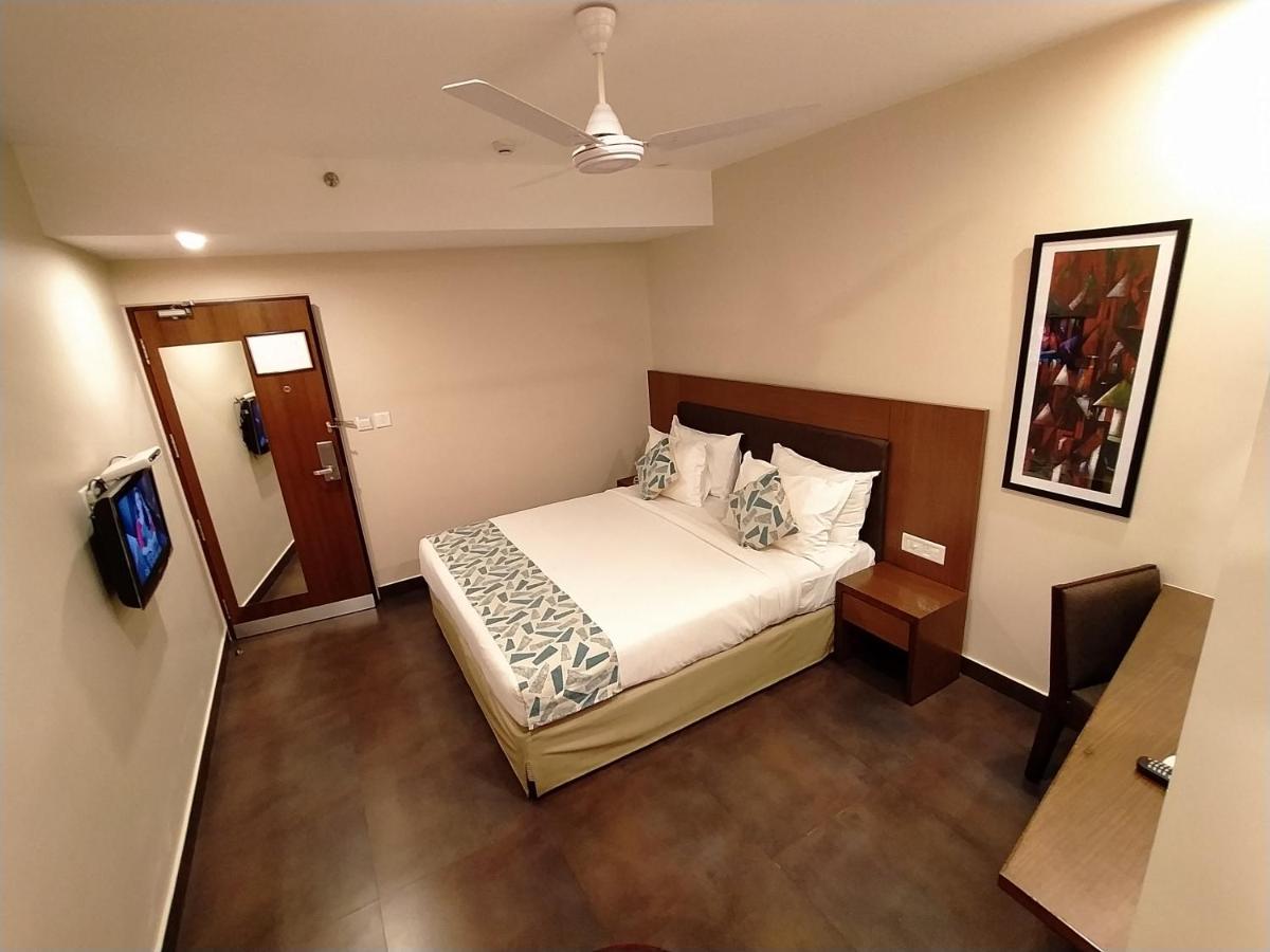 Отель Park Residency Adoor Adur Экстерьер фото