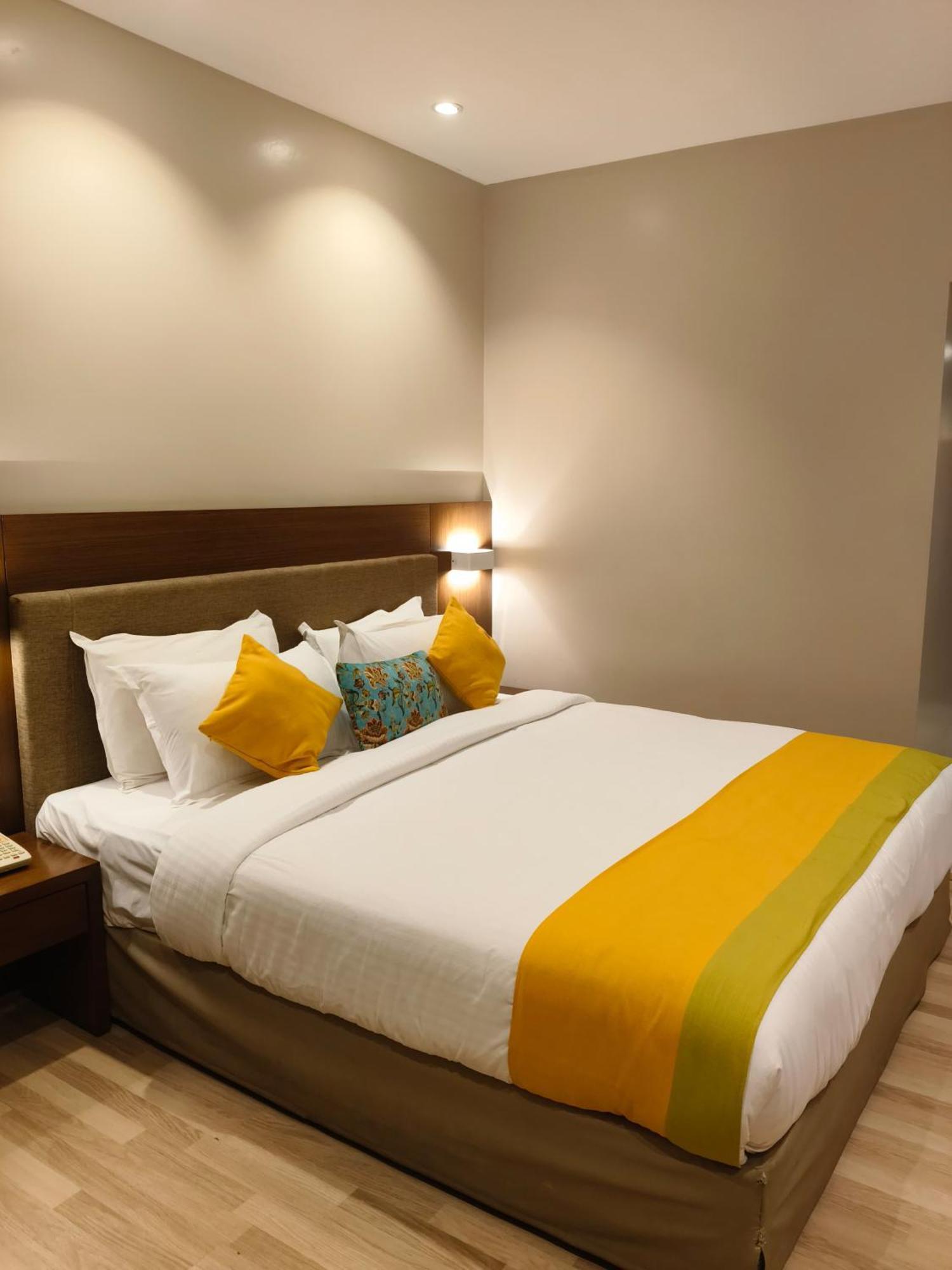 Отель Park Residency Adoor Adur Экстерьер фото
