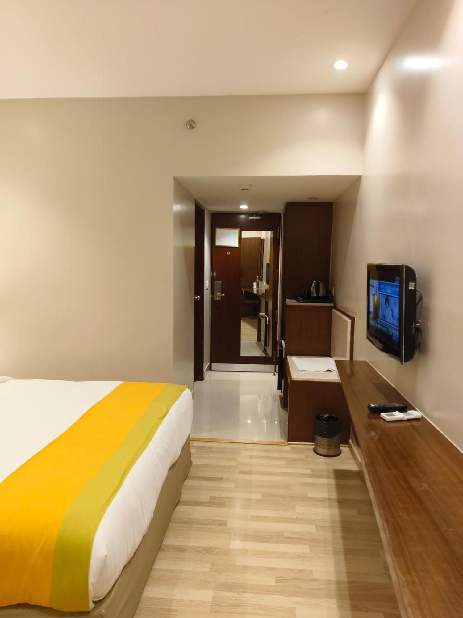 Отель Park Residency Adoor Adur Экстерьер фото