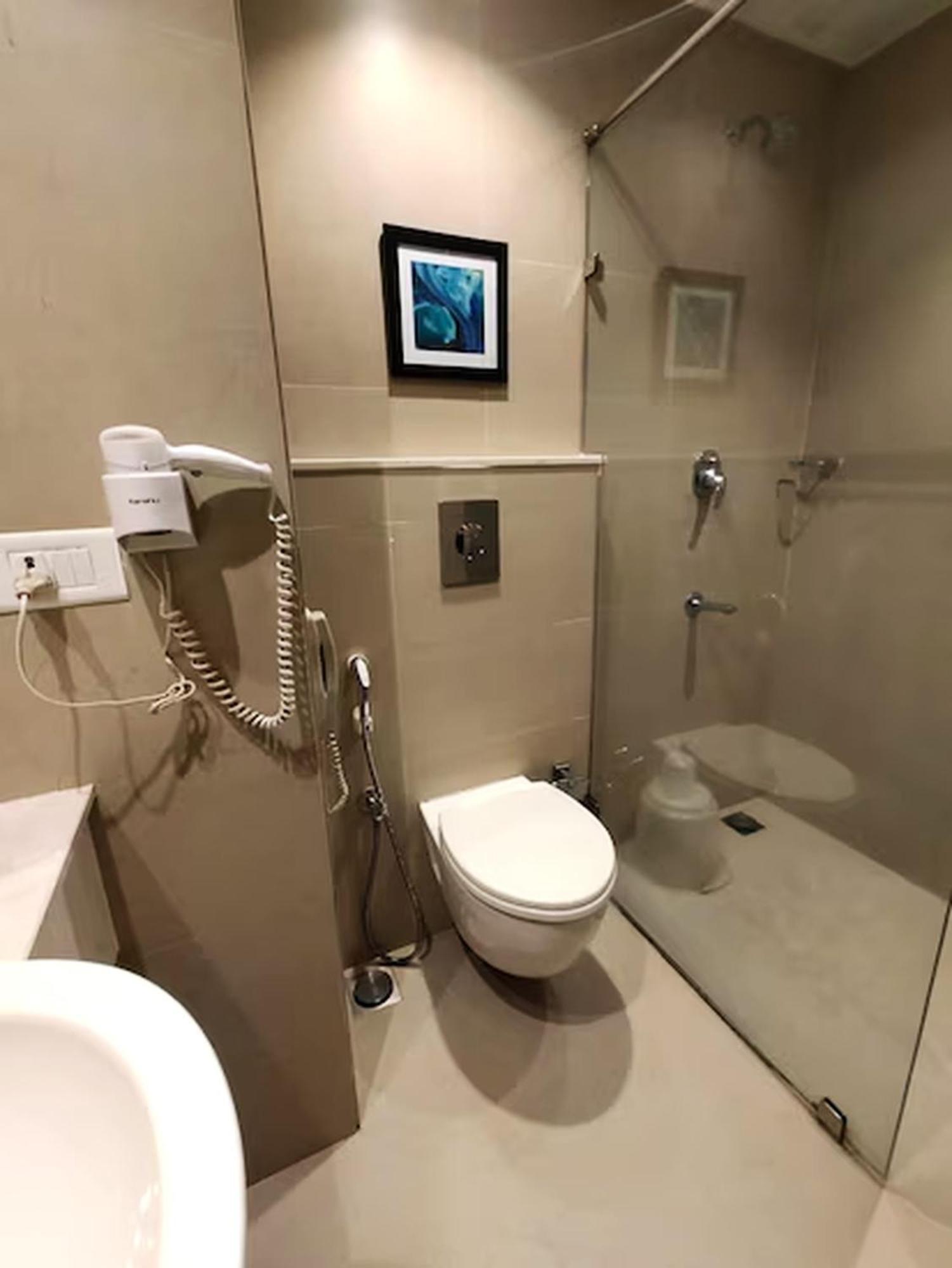 Отель Park Residency Adoor Adur Экстерьер фото