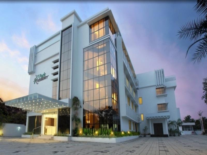 Отель Park Residency Adoor Adur Экстерьер фото