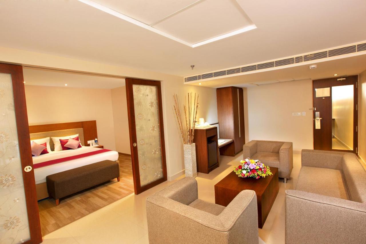 Отель Park Residency Adoor Adur Экстерьер фото