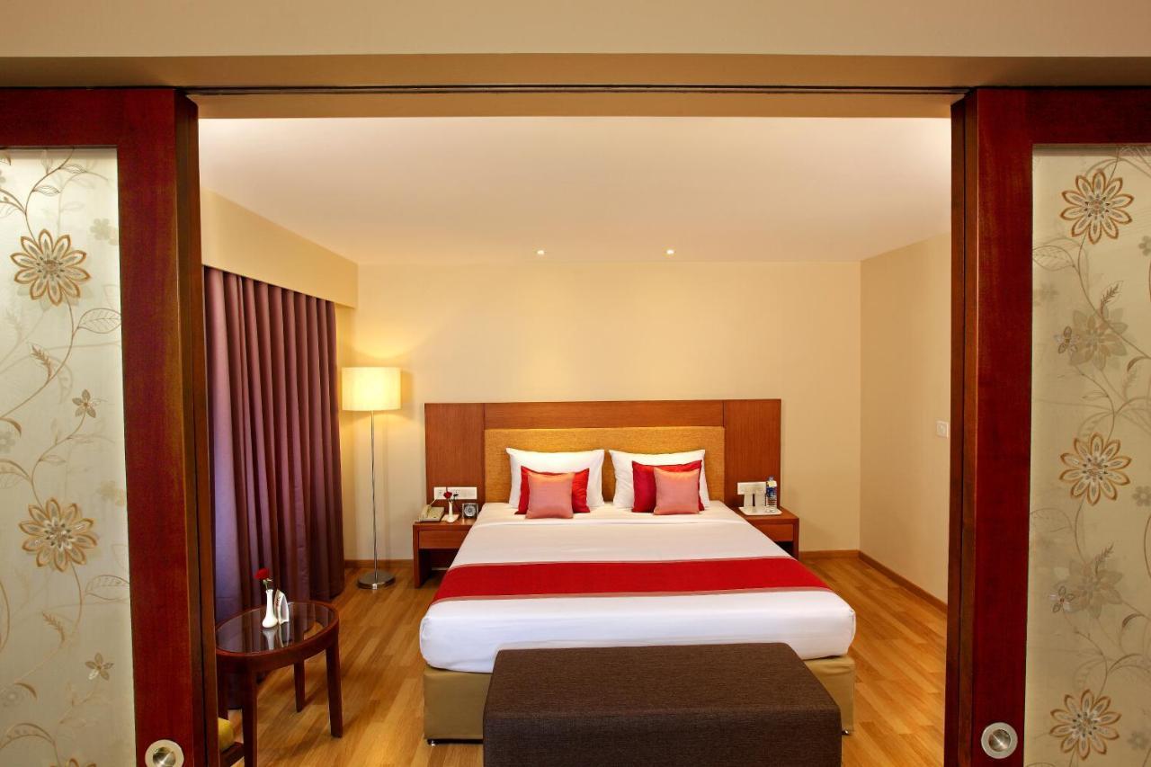 Отель Park Residency Adoor Adur Экстерьер фото