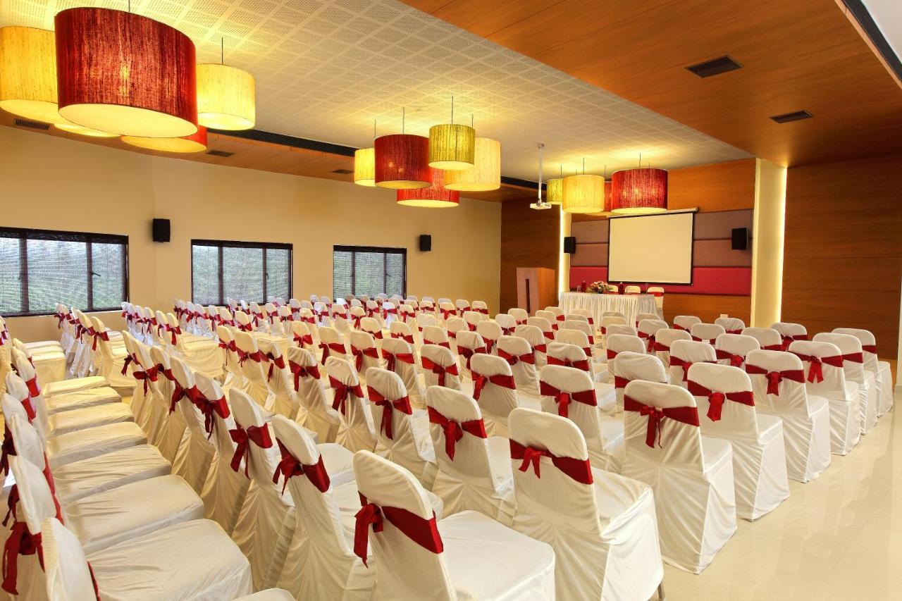 Отель Park Residency Adoor Adur Экстерьер фото
